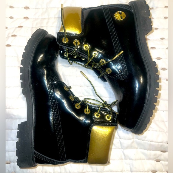 BLACK PATENT AND GOLD LEATHER TIMBERLANDS SIZE 8.5 - Picture 1 of 7